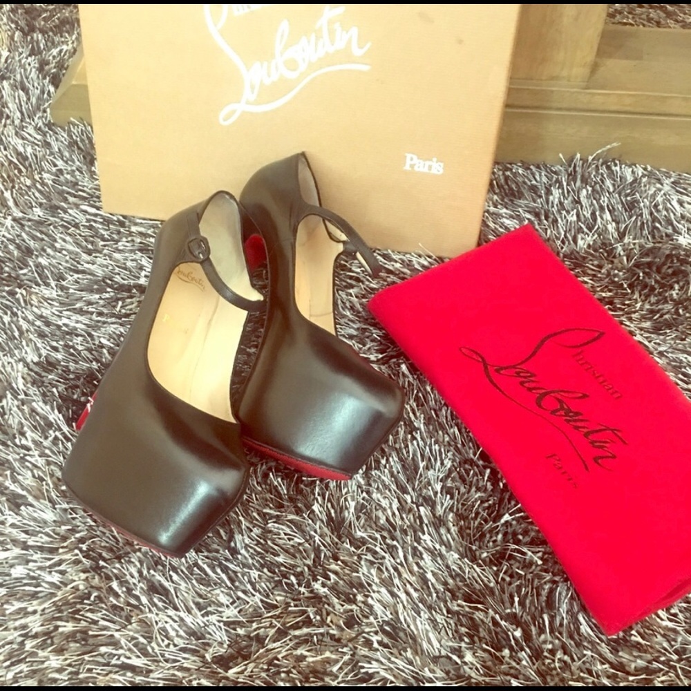 Authentic Christian louboutin lady daf